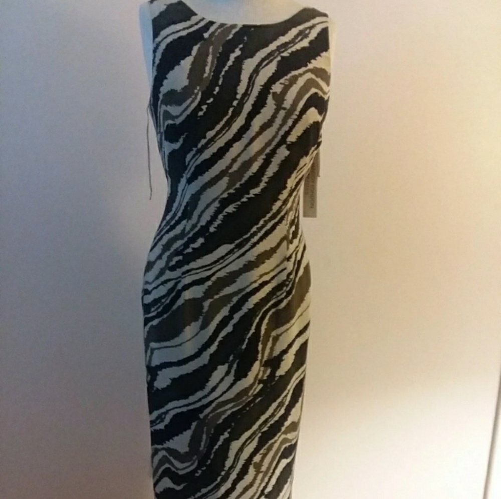 MAGGY LONDON SLEEVELESS DRESS